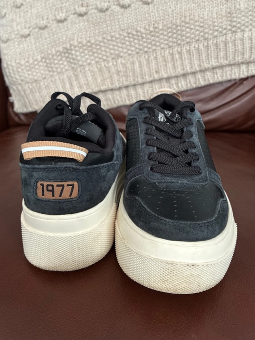 Le Tigre Women's Platform Sneakers in Dark Navy and Cream